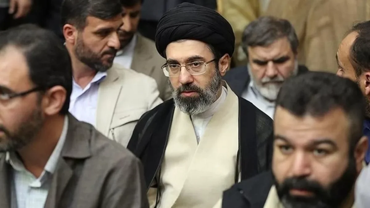 Fiul lui Khamenei, posibil noul lider suprem al Iranului, stârnește anticipate în politica islamică Odată cu moartea lui Ali Khamenei, liderul suprem al Iranului, atenția internațională s-a mutat către procesul incipient de alegere a noului conducător suprem al Republicii Islamice