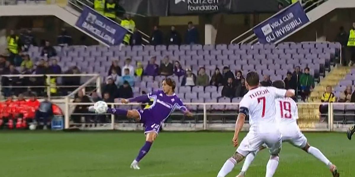 Raków Częstochowa, aproape de calificare în sferturile Ligii Conference, după un meci dramatic cu Fiorentina Raków Częstochowa a suferit o înfrângere strânsă în manșa tur a optimilor de finală ale Ligii Conference, scor 1-2 contra Fiorentinei, într-un meci plin de emoții desfășurat pe stadionul „Miejski” din Sosnowiec