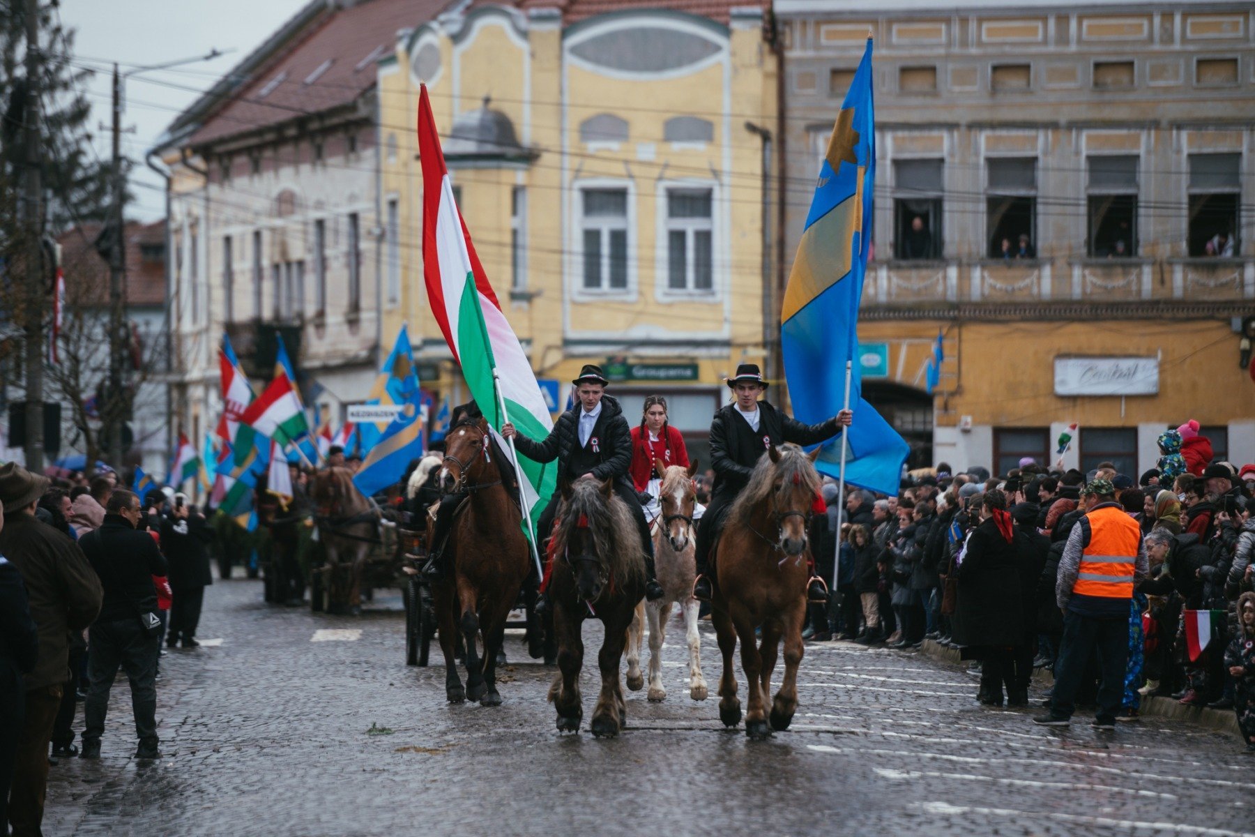 Președintele Ungariei, Tamas Sulyok, va fi prezent duminică la Târgu Secuiesc pentru a participa la manifestările dedicate Zilei Maghiarilor de Pretutindeni, precum și comemorării Revoluției de la 1848-1849, anunță oficialii Consiliului Județean Covasna