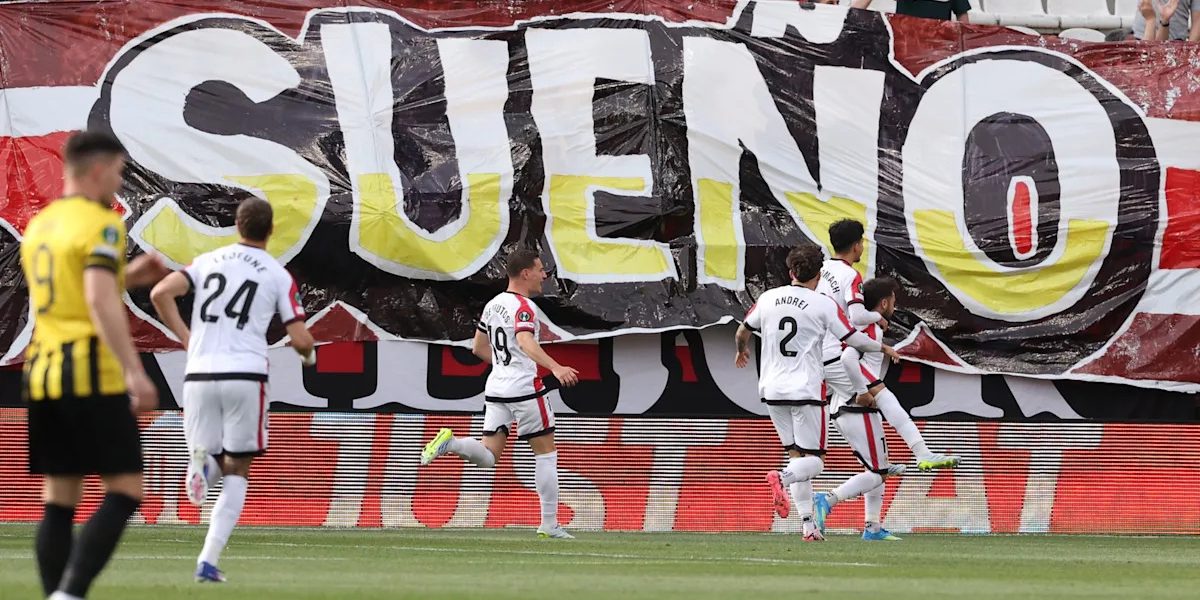 Rayo Vallecano, cu un joc spectaculos pe teren propriu, își asigură un avantaj considerabil în sferturile de finală ale Conference League, învingând categoric AEK Atena cu scorul de 3-0