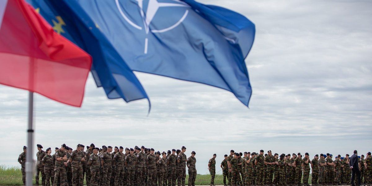 România marchează cei 22 de ani de aderare la NATO, un moment ce evidențiază consolidarea securității naționale și întărirea poziției țării în cadrul Alianței Nord-Atlantice