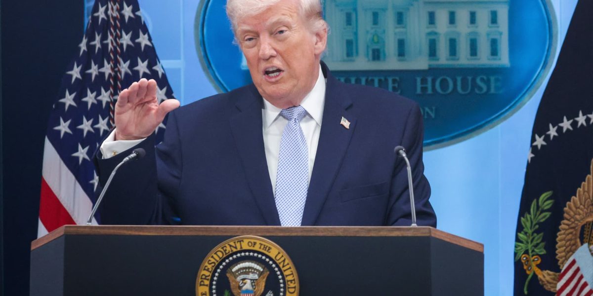 PAKISTAN cere o pauză de două săptămâni în conflictul dintre Iran și SUA, pe fondul amenințărilor lui Donald Trump Premierul pakistanez Shehbaz Sharif a solicitat, marți, fostului președinte american Donald Trump o amânare de două săptămâni a ultimatumului său adresat Iranului