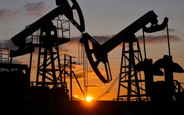 Petrolul se prăbușește: Iranul declară Strâmtoarea Hormuz deschisă navigației