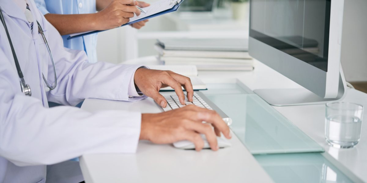 Neurochirurg din Constanța trimis în judecată pentru înșelăciune după ce a umflat un produs de la 187 de lei la 21.000 de lei cu tehnica „ULTRA” și și-a falsificat titlurile academice