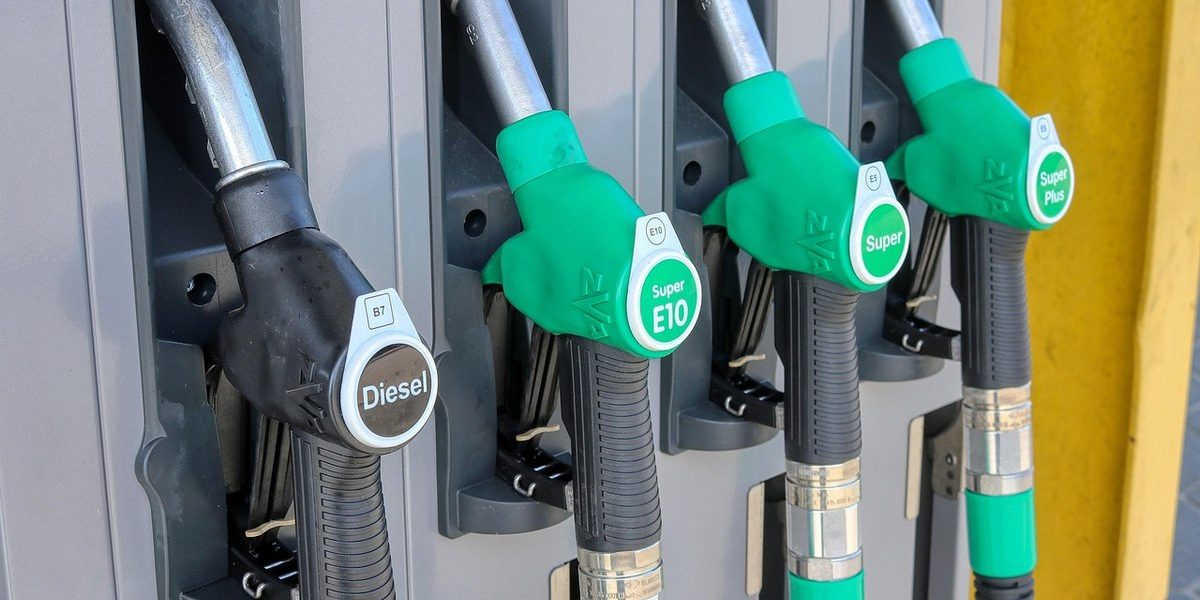 Un lanț de benzinării din România vinde sâmbătă motorina premium la un preț mai mic decât cea standard, situație neobișnuită în piața carburanților