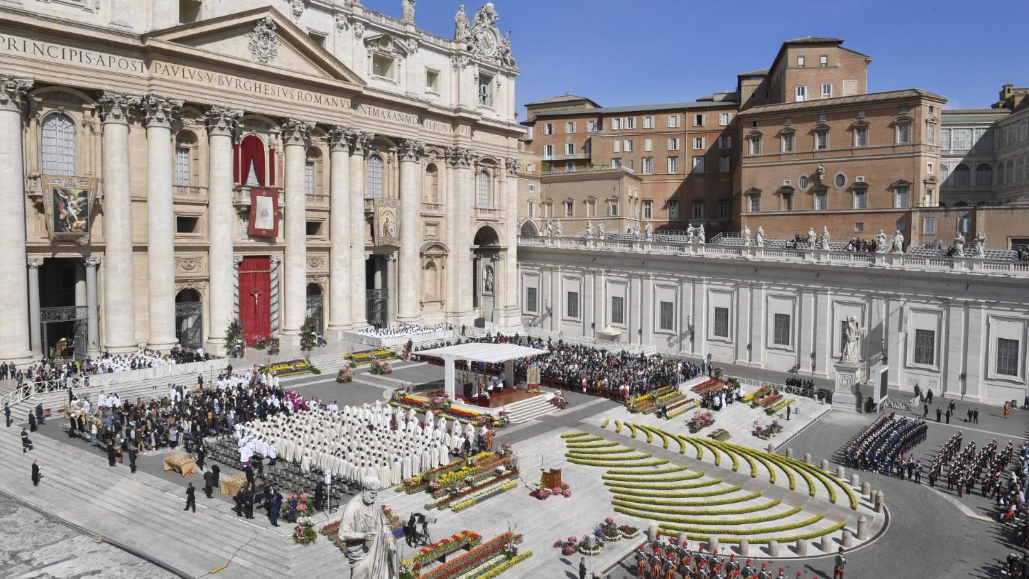 Televiziunea Română a transmis în direct, în noaptea de 4 spre 5 aprilie 2026, solemnitatea Vigiliei Pascale prezidată de Papa Leon al XIV-lea, din bazilica Sfântul Petru din Vatican