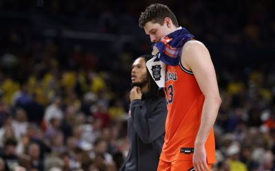 Illinois, echipa de baschet masculin a universității din Illinois, a încheiat aventura din turneul NCAA după o înfrângere strânsă în sferturile de finală, pierdută cu 71-62 în fața UConn