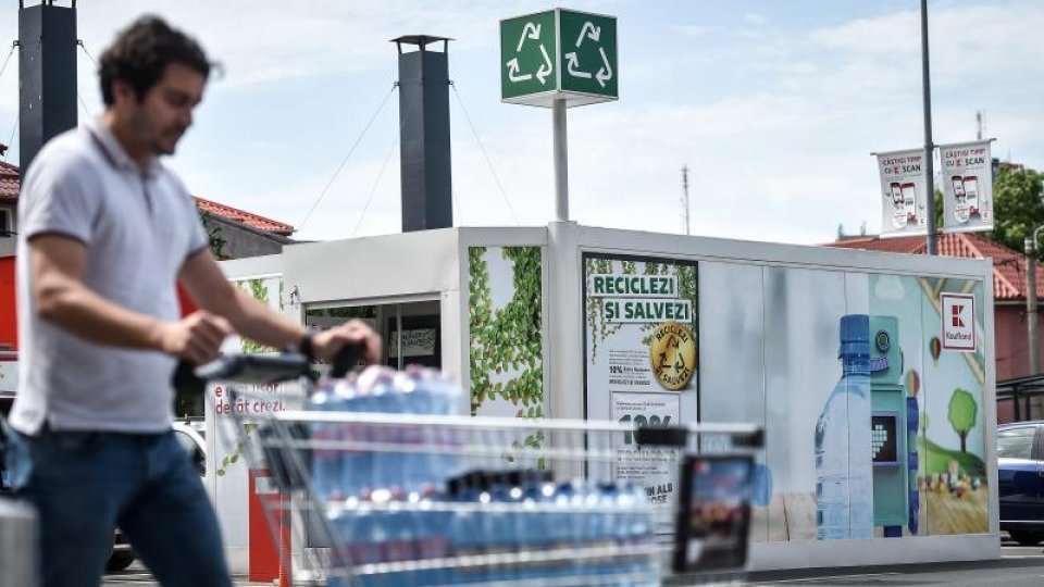 Un bărbat din Botoșani a fost reținut după ce a falsificat mii de etichete pentru bonuri valorice în cadrul sistemului de reciclare SGR, acțiune care a permis obținerea ilegală a unor sume importante din aparatele de reciclare automatizate