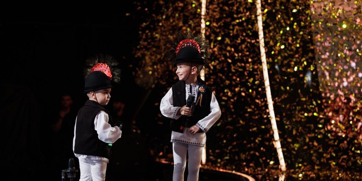 Frații Eric și Eduard Radu, în vârstă de 7, respectiv 3 ani, au stârnit admirație și controverse după apariția lor la emisiunea „Românii au Talent”