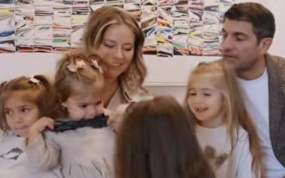 Laura Cosoi și reacția emoționantă a fiicelor la vestea sexului bebelușului Actrița Laura Cosoi se pregătește să devină mamă pentru a cincea oară, iar momentele speciale din această perioadă continuă să le împărtășească fanilor săi