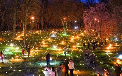 Craiova prinde deja viață în ciuda vremii ploioase și a faptului că deschiderea oficială a Târgului de Paște nu a avut loc încă