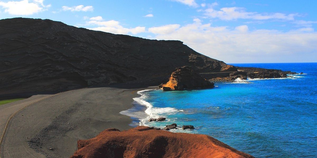 Pensionară blocată în Tenerife după un detaliu banal și rămasă fără bani