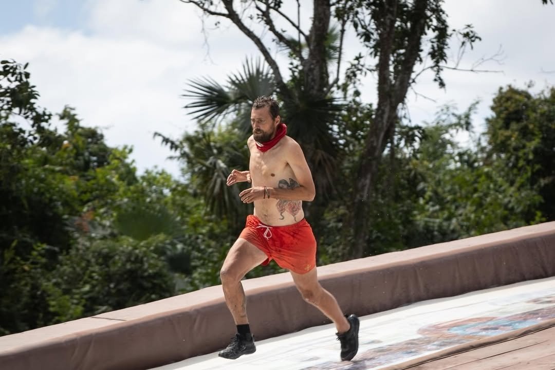 Gabi Tamaș pierde controlul la Survivor: Agresiuni și amenințări șocante la adresa staff-ului feminin!