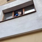 Copil pe pervaz, salvat de polițiștii de la Rutieră după alarma unui trecător