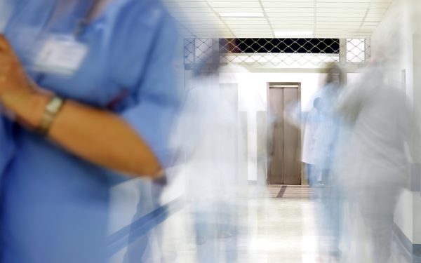 CE îngrijorată de abuzuri în spitalele de psihiatrie din România: palme, pumni, electroșocuri