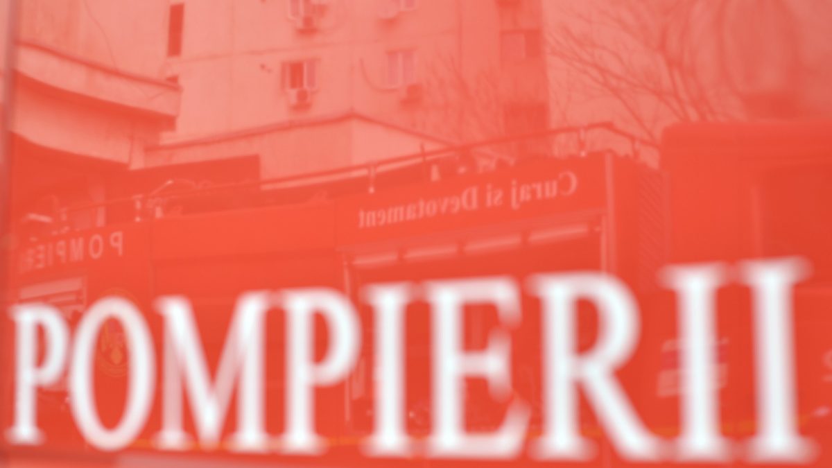 Incendiu la subsol într-un bloc din Constanța: Zece persoane, autoevacuate