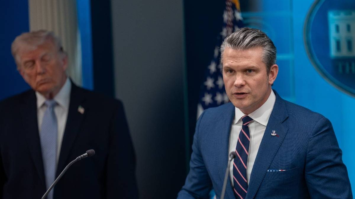 Iran, Ziua 49: Cine-l acuză pe Pete Hegseth de bombardarea civililor?