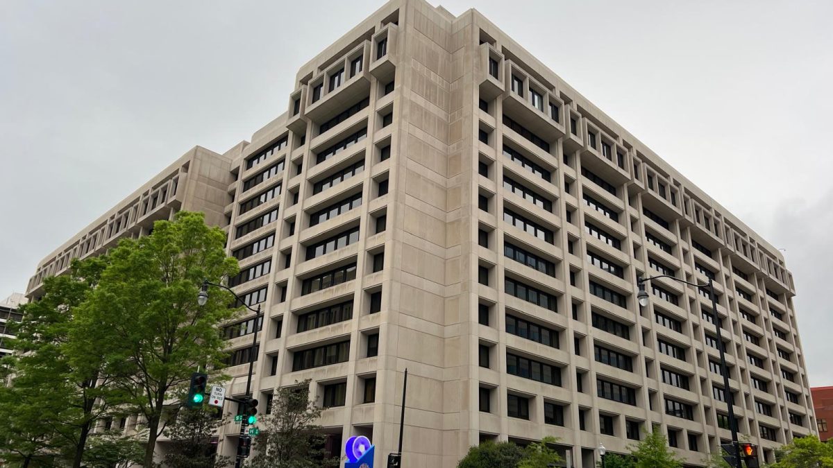 FMI: Reducerea taxelor la combustibil, o măsură ineficientă anti-criză