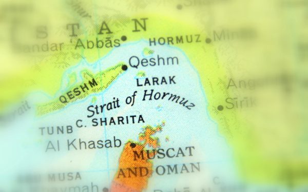 Iranul: Strâmtoarea Ormuz, "complet deschisă", sfidare la adresa SUA? Blocada, incertă