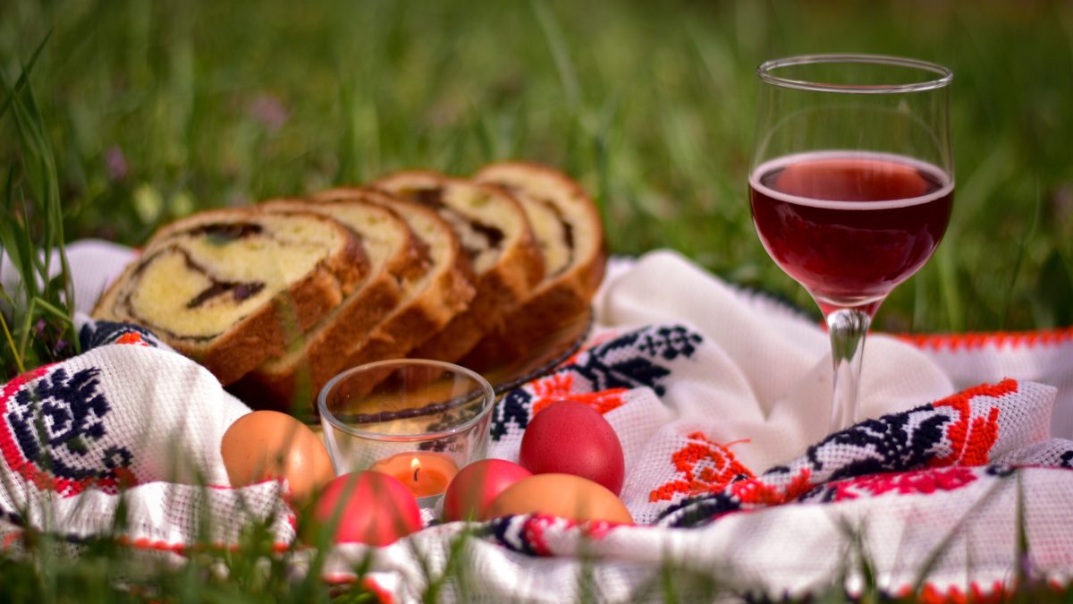 Ce-au mâncat românii de Paște? Topul preparatelor comandate