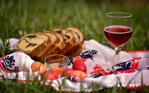 Ce-au mâncat românii de Paște? Topul preparatelor comandate