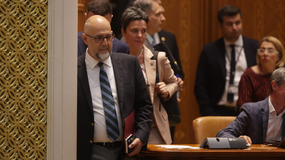 UDMR rămâne ferm pe poziții: Miniștrii NU pleacă din Guvern și NU votează moțiunea