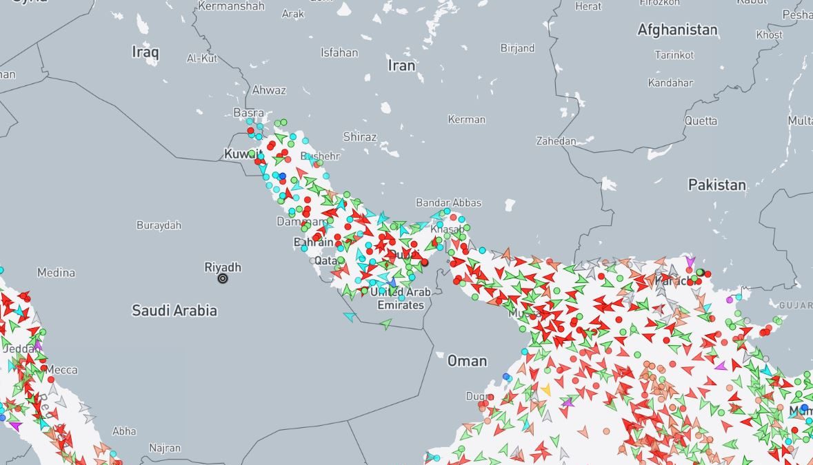 Răsturnare de situație în Iran: Navele se întorc din Ormuz. Scumpiri la pompă și-n România?