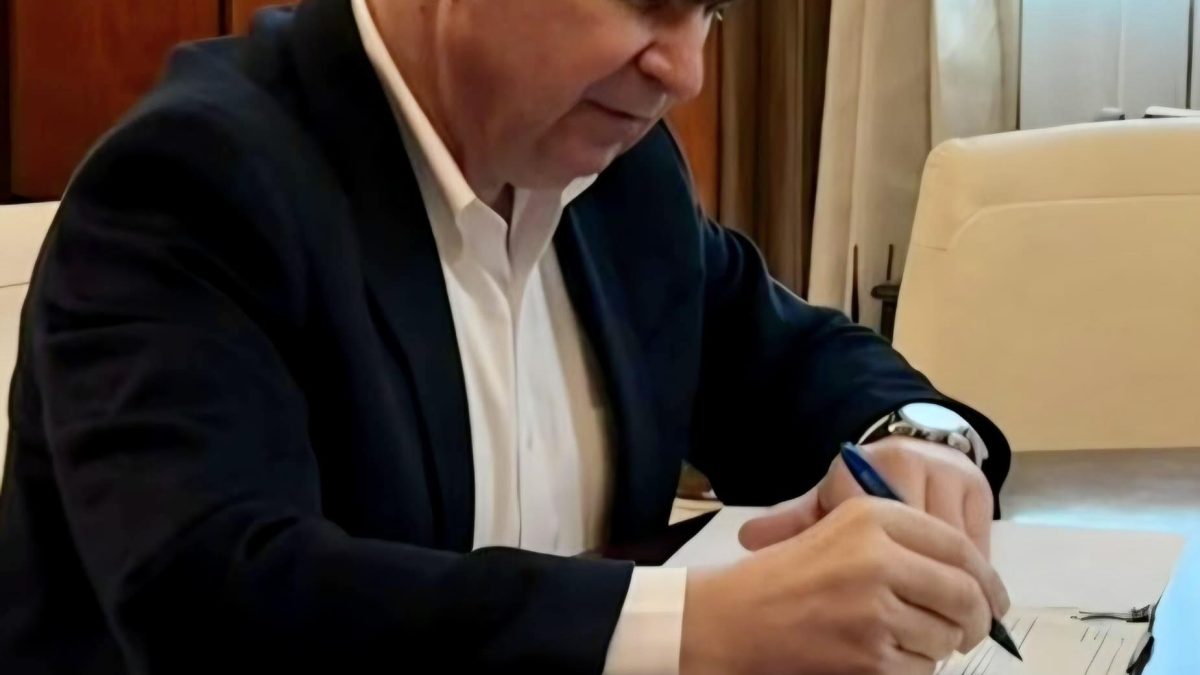 Lider PSD atacă dur: Bolojan, „prim-sinecurist”, cu „armată de boți”