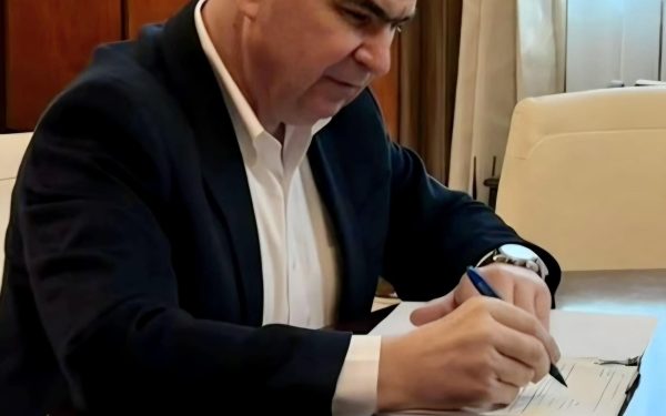 Lider PSD atacă dur: Bolojan, „prim-sinecurist”, cu „armată de boți”