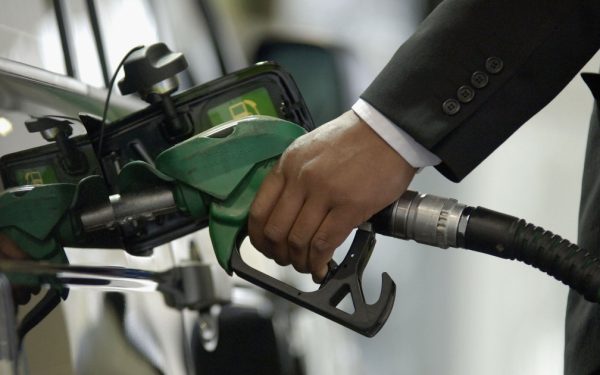 Motorina, la prețuri mici: Ce se întămplă cu benzina în România