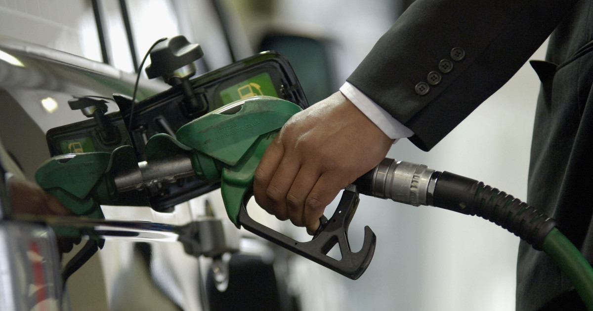 Motorina, la prețuri mici: Ce se întămplă cu benzina în România