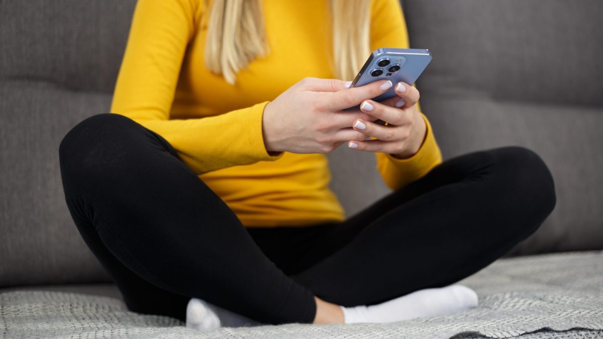 Specialiștii Demontează Iluzia: Relaxarea pe Telefon, O Amăgire!