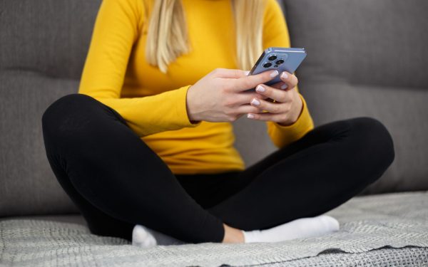 Specialiștii Demontează Iluzia: Relaxarea pe Telefon, O Amăgire!