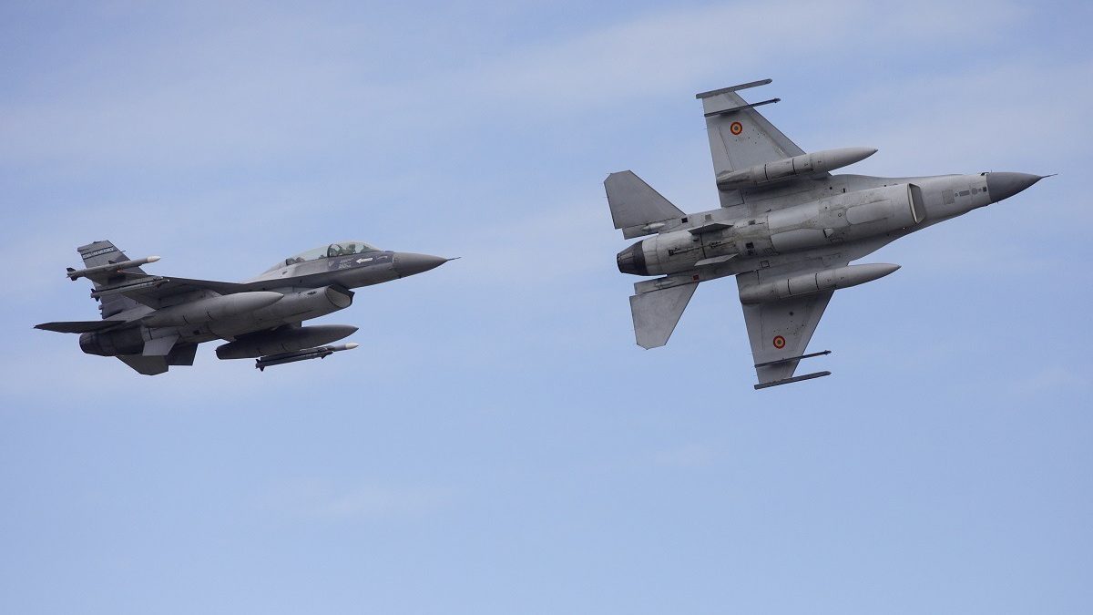 Avioane sud-coreene, ciocnire INCREDIBILĂ: piloții FĂCEAU poze în aer