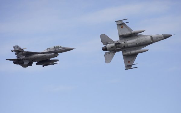 Avioane sud-coreene, ciocnire INCREDIBILĂ: piloții FĂCEAU poze în aer
