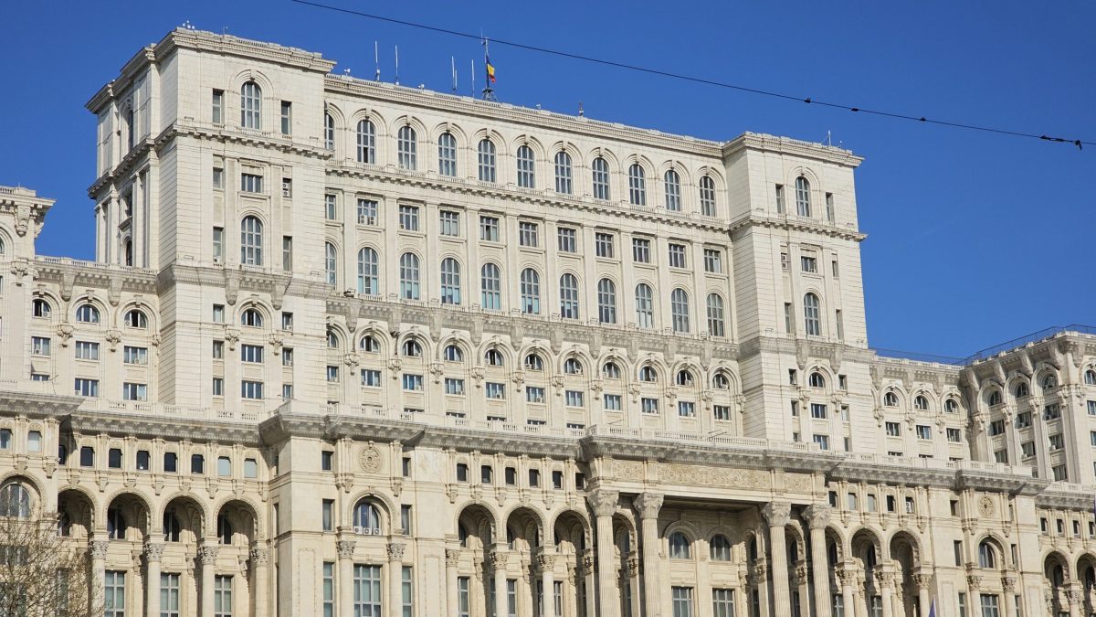 PSD decide azi soarta lui Bolojan: Premierul, pe muchie de cuțit