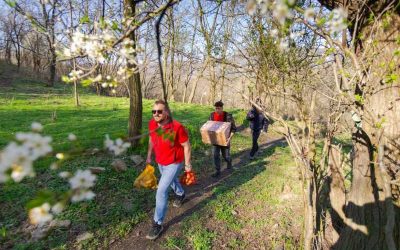 Buzău: ajutoare pentru locuitorii izolați din munți, un vârstnic la 12 km de magazin