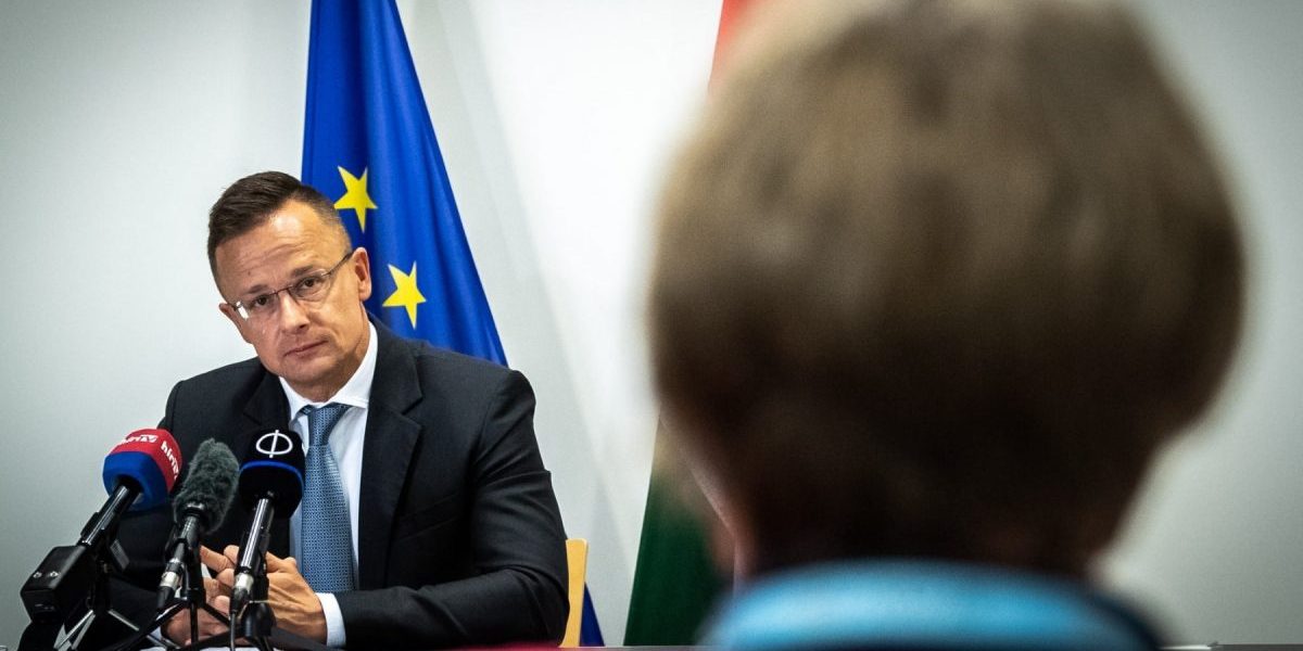 Serviciile secrete israeliene, acuzate de atacuri în 2024, au provocat reacții diplomatice puternice În toamna anului 2024, tensiunile în Orientul Mijlociu au atins cote alarmante, după ce au apărut informații conform cărora serviciile de informații israeliene au fost implicate în eliminarea și rănirea unor presupuși teroriști prin detonarea unor dispozitive de semnalizare