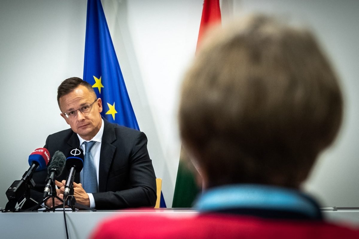 Serviciile secrete israeliene, acuzate de atacuri în 2024, au provocat reacții diplomatice puternice În toamna anului 2024, tensiunile în Orientul Mijlociu au atins cote alarmante, după ce au apărut informații conform cărora serviciile de informații israeliene au fost implicate în eliminarea și rănirea unor presupuși teroriști prin detonarea unor dispozitive de semnalizare