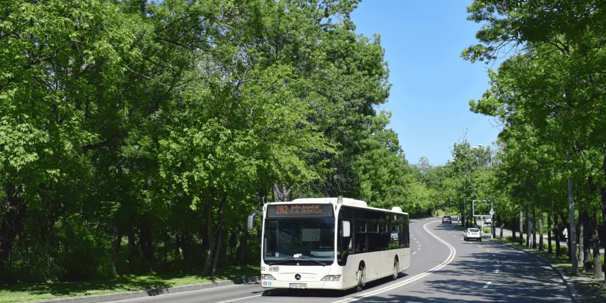 Transportul public din București suferă modificări majore în weekendul Paștelui, din cauza evenimentelor de Florii și a restricțiilor de trafic impuse pe anumite trasee centrale