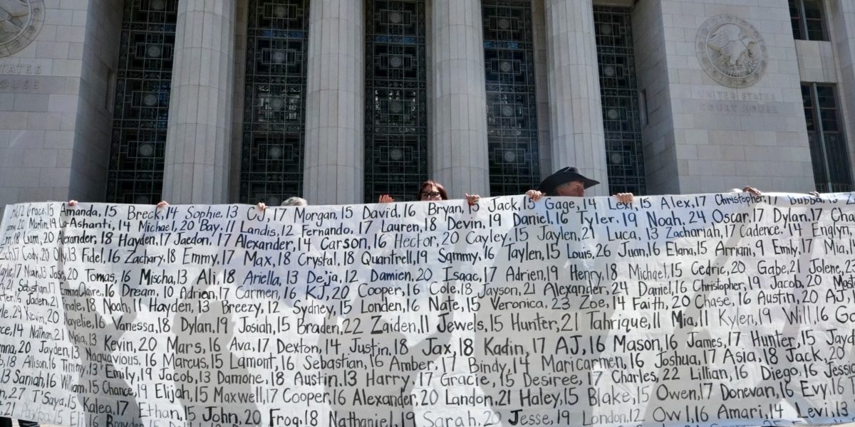 Un juriu din Los Angeles a decis responsabilitatea platformelor Meta și YouTube pentru prejudiciile suferite de o tânără, în urma deciziei de a le obliga să plătească despăgubiri totale de 6 milioane de dolari