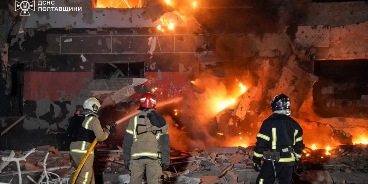 Un nou atac aerian asupra orașului Harkov, în nord-estul Ucrainei, a provocat răni în rândul a opt persoane, după ce o rachetă și o dronă au lovit o clădire rezidențială cu nouă etaje