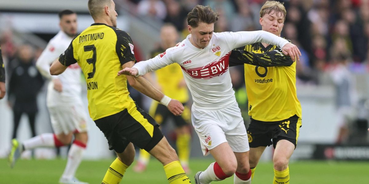 Borussia Dortmund are o ocazie unică pentru a-și consolida poziția în lupta pentru vicecampionat în această seară, când va disputa un meci decisiv împotriva VfB Stuttgart, în cadrul rundei din Bundesliga