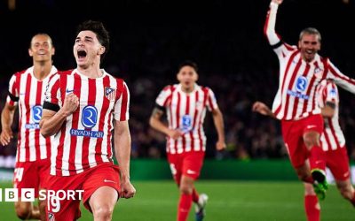 Victorie spectaculoasă pentru Barcelona, după o partidă dramatică cu Atletico Madrid Barcelona a reușit o victorie memorabilă în fața echipei Atletico Madrid, într-un meci plin de răsturnări de situație și emoții