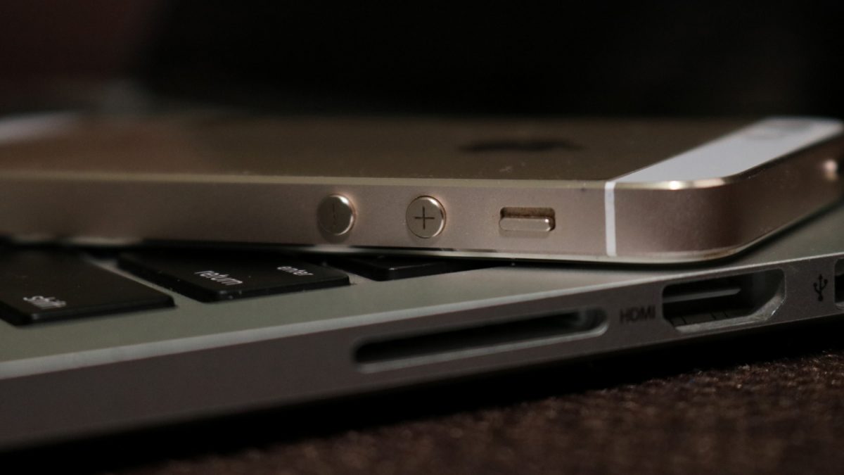 Telefonul VECHI, bomba cu ceas din sertar: Ai ACUM riscuri mari