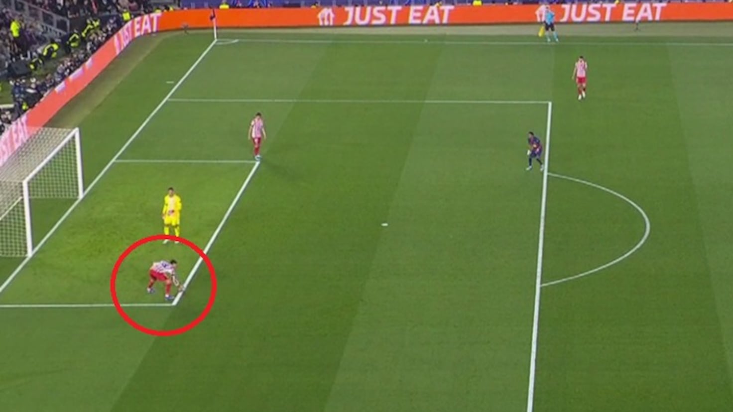 Partida Barcelona - Atletico Madrid, analizată de Iturralde González: Decizii controversate și reacții vehemente O serie de decizii controversate ale arbitrului român Istvan Kovacs în meciul din sferturile de finală ale Ligii Campionilor dintre FC Barcelona și Atletico Madrid au fost analizate de Iturralde González, expert în arbitraj