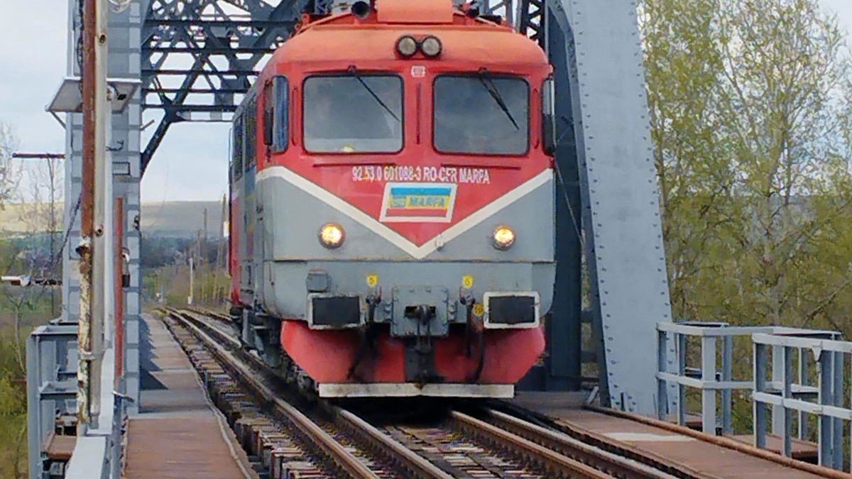 Locomotiva românească, pe ecartament european, a cucerit Prutul în Moldova