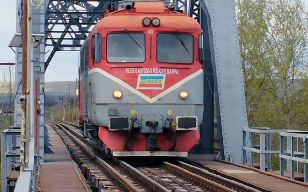Locomotiva românească, pe ecartament european, a cucerit Prutul în Moldova