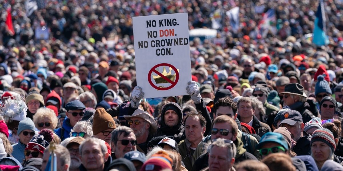 Proteste de amploare în Statele Unite: milioane de persoane ies în stradă pentru a-și manifesta nemulțumirea față de administrația Trump Mii de orașe și comunități din Statele Unite au fost martorii unui val semnificativ de proteste în weekend, al treilea de la inaugurarea președintelui Donald Trump