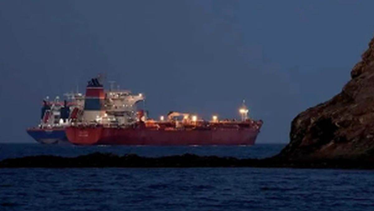 Armata iraniană a anunțat sâmbătă că navele irakiene pot tranzita liber Strâmtoarea Ormuz, o zonă strategică critică pentru traficul mondial de petrol, după aproape un an în care Teheranul a restricționat accesul acesteia